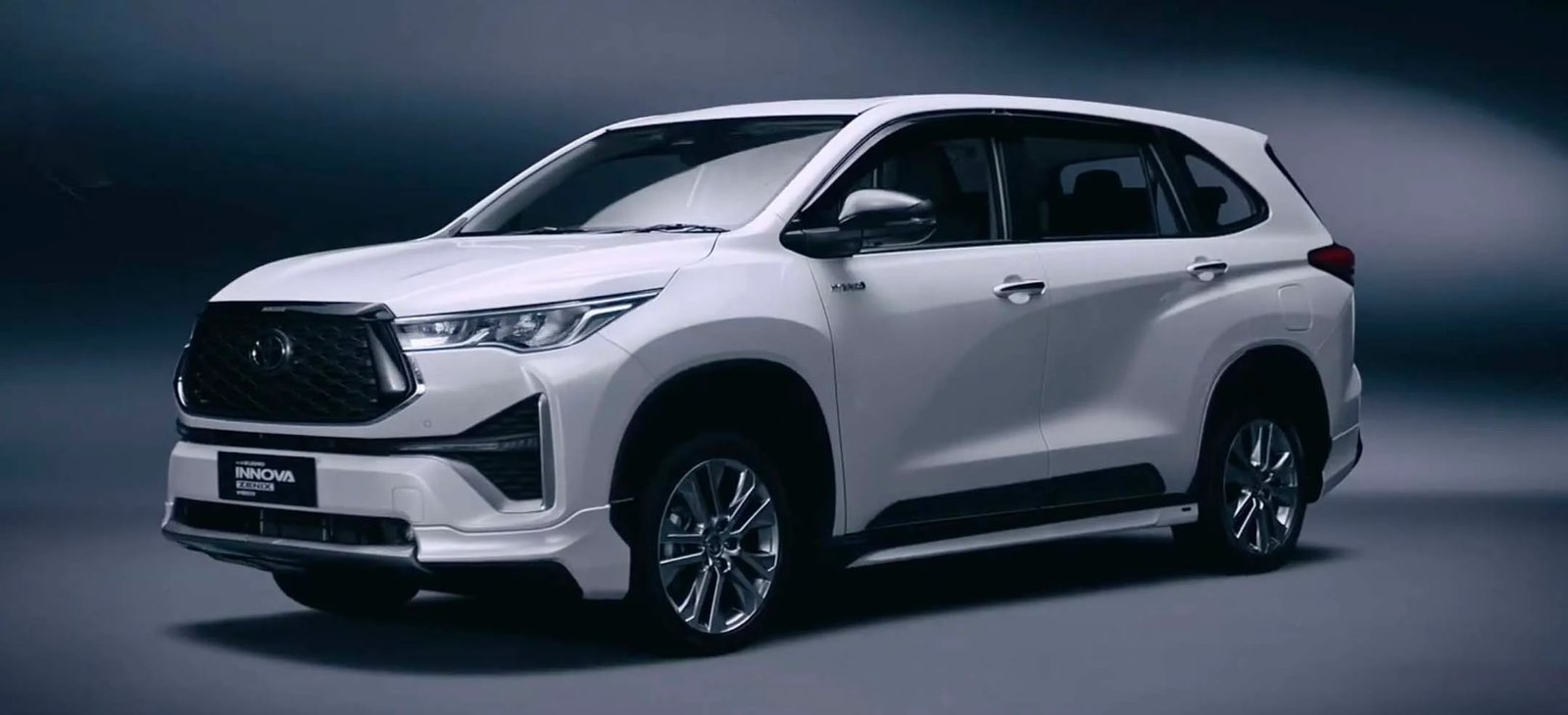 Toyota-Innova-Zenix-2023-10